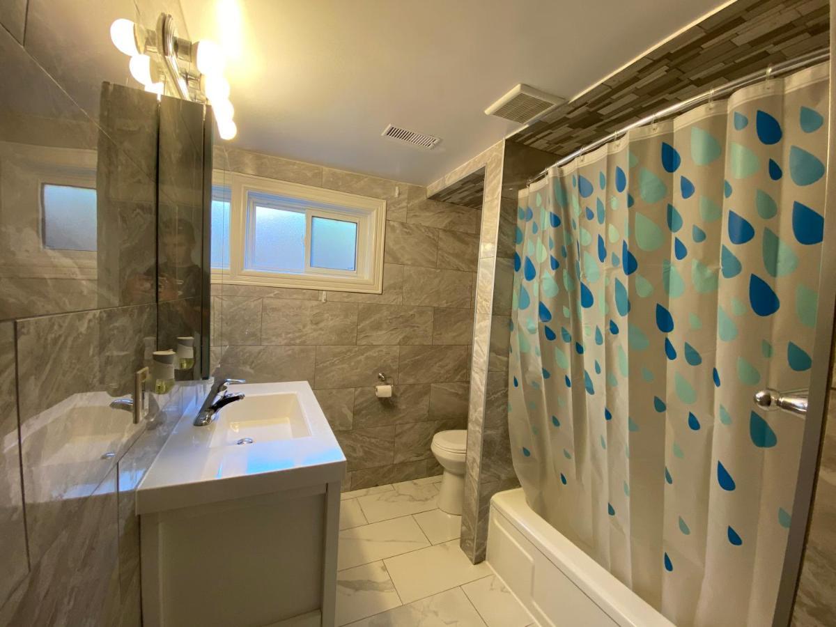 Yonge And Finch Subway !S Spacious And Modern Private Bd With Shared Bathroom Торонто Екстериор снимка